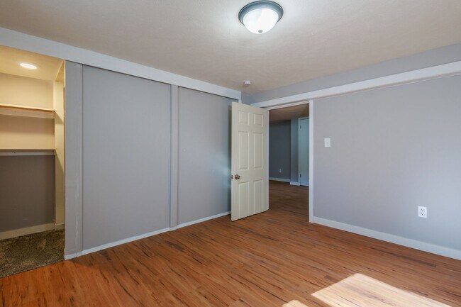 Building Photo - Gorgeous 4 bed 2 bath single-family home in Council Bluffs, IA