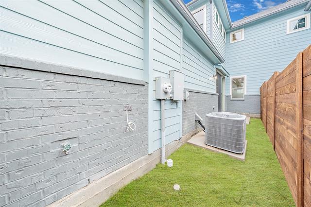 Building Photo - 9709 Thorncrown Ln