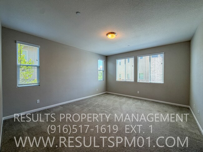 Building Photo - 1041 Bridlewood Dr