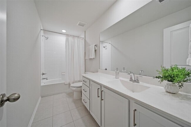 Building Photo - 2121 Solstice Blvd