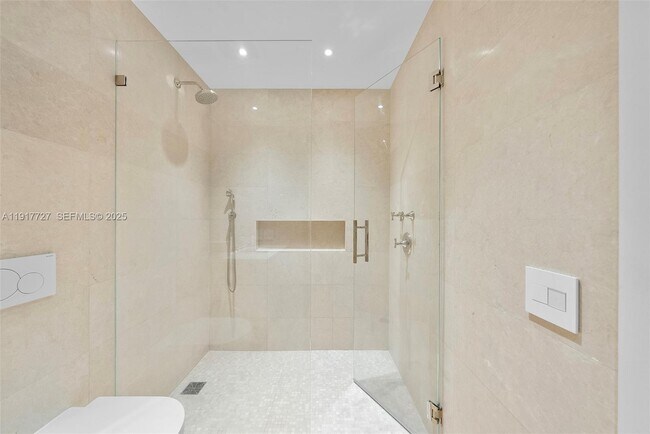 Building Photo - 7916 Fisher Island Dr