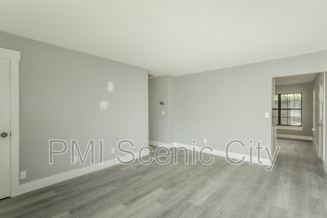 Building Photo - 845 Donaldson Rd