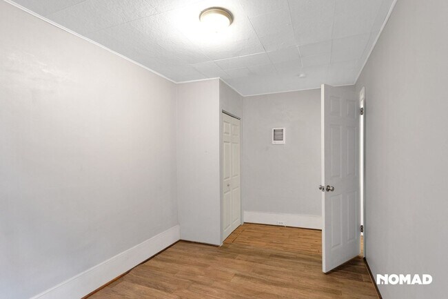 Building Photo - Charming 2BR Duplex in Salem