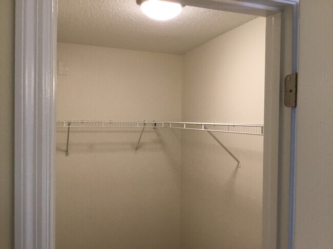 Building Photo - 914 Stallion Way