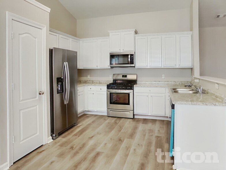 Building Photo - 2104 Bradbury Ct