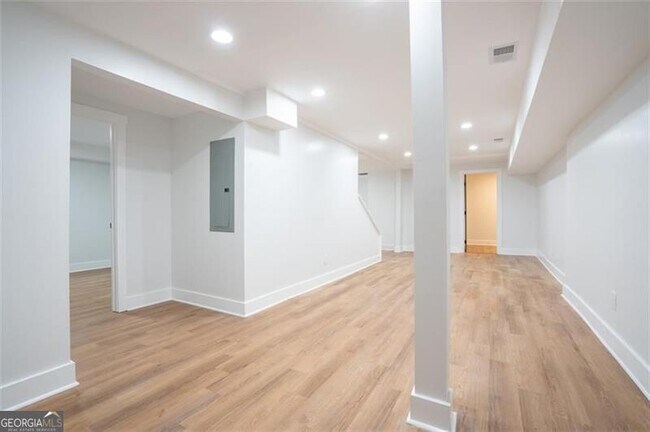 Building Photo - 2658 Miriam Ln