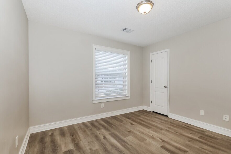 Building Photo - 275 Eagle Way