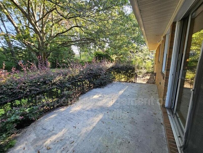 Building Photo - 9 Clingstone Dr