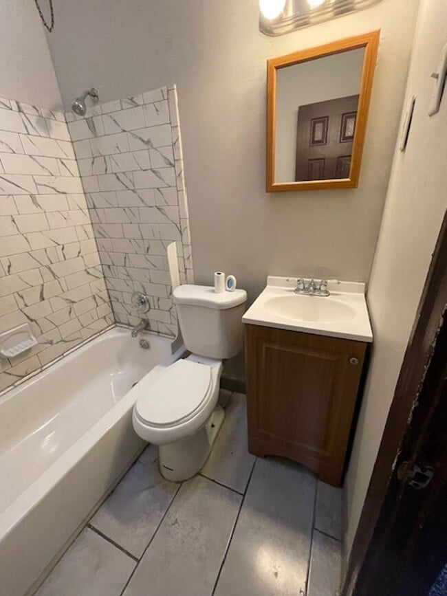 Building Photo - Amazing 3BD/1BA Allegheny Available NOW!
