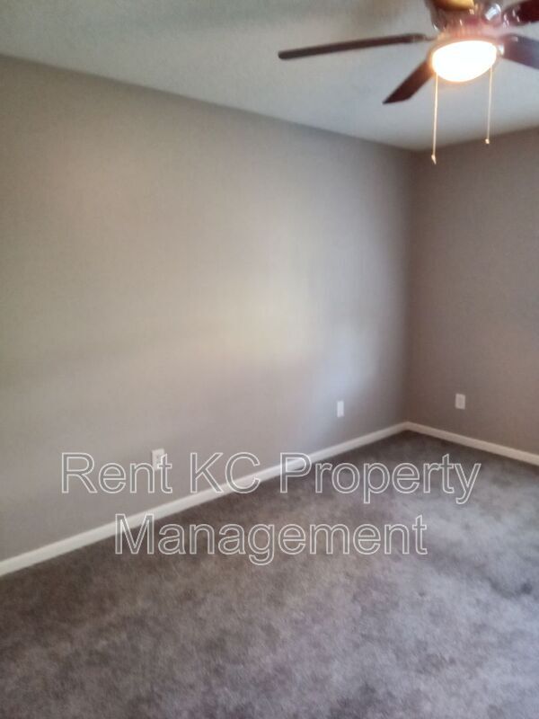 Building Photo - 7013 Orchard St