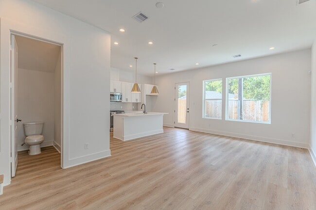 Building Photo - 7707 Inwood Grv Ln