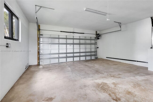 Building Photo - 8000 SW 139th Ter