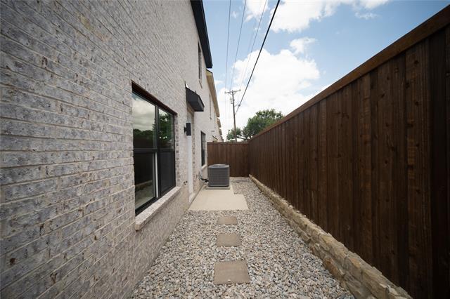 Building Photo - 2362 Usman Dr