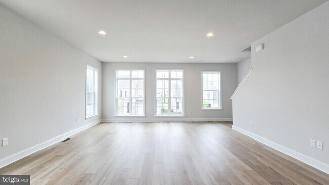 Building Photo - 3089 Herr St