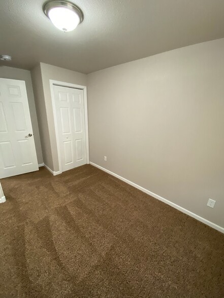 Building Photo - 135 Hemlock Dr