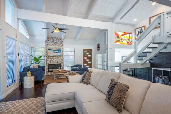 Building Photo - 1501 NE 24th St