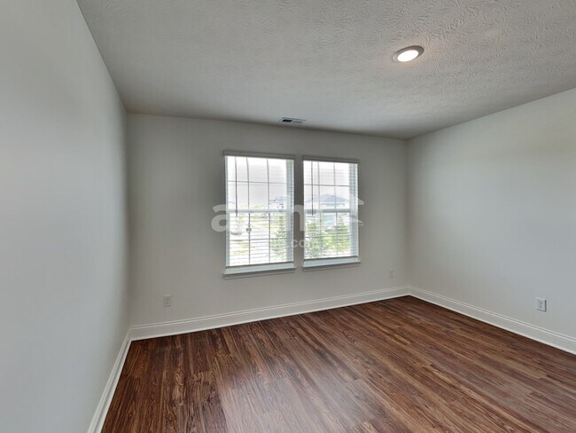 Building Photo - 8276 Northpoint Dr