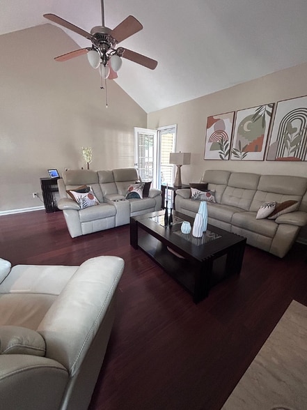 Building Photo - 1030 Woodland Dr