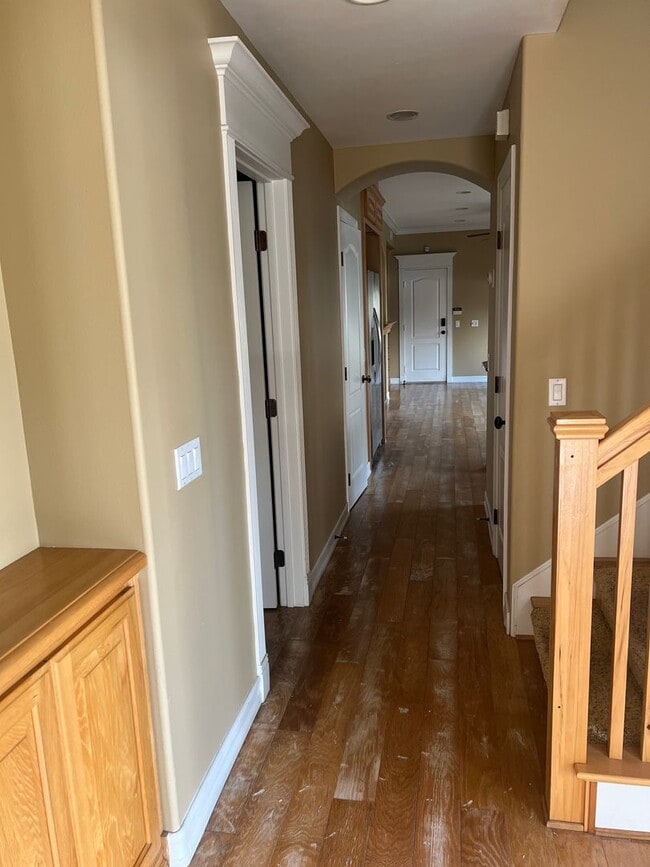 Building Photo - Custom home 1 block to ocean