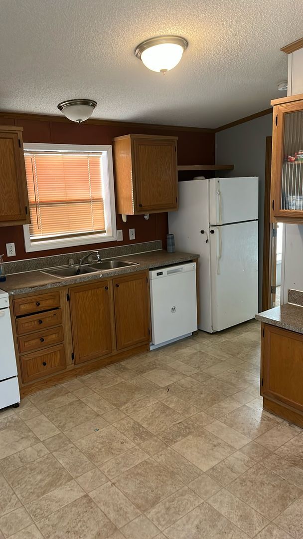 Building Photo - 3 Bedrooms, 2 Bathrooms in Pequot Terrace Trailer Park, Pequot Lakes, MN Lot B32