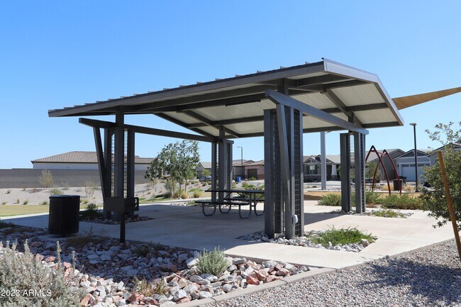 Building Photo - 2540 W Sunland Ave