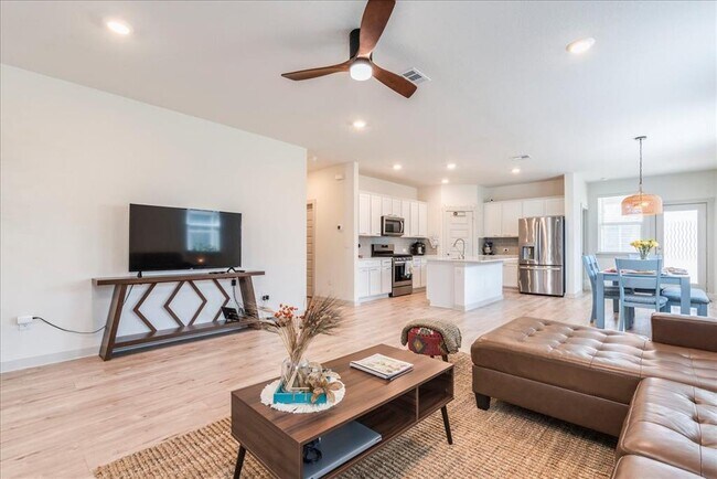 Building Photo - 125 Cupreata Ln