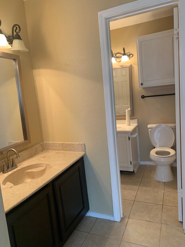 Building Photo - 3414 Country Club Dr W