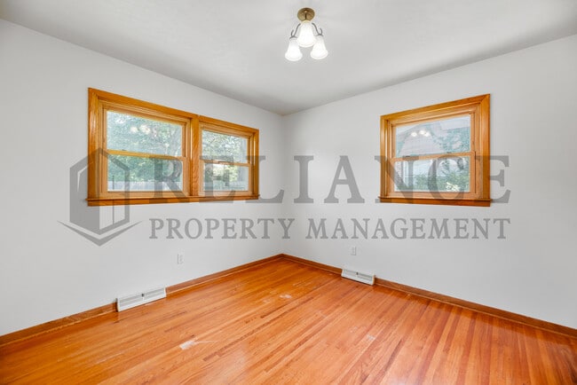 Building Photo - 1022 S Capri Ln