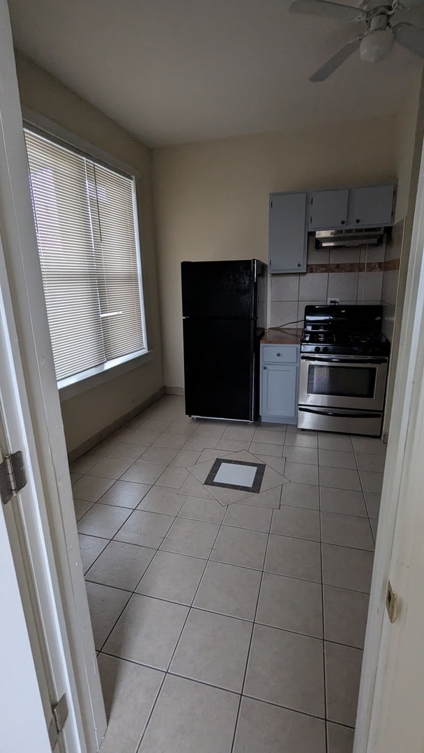 Building Photo - 2636 W Division St