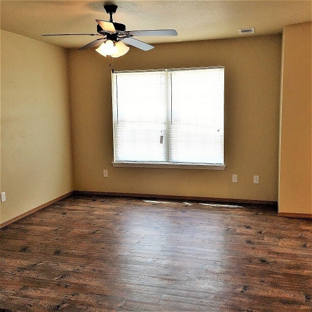 Building Photo - 2804 W Lakewood Dr