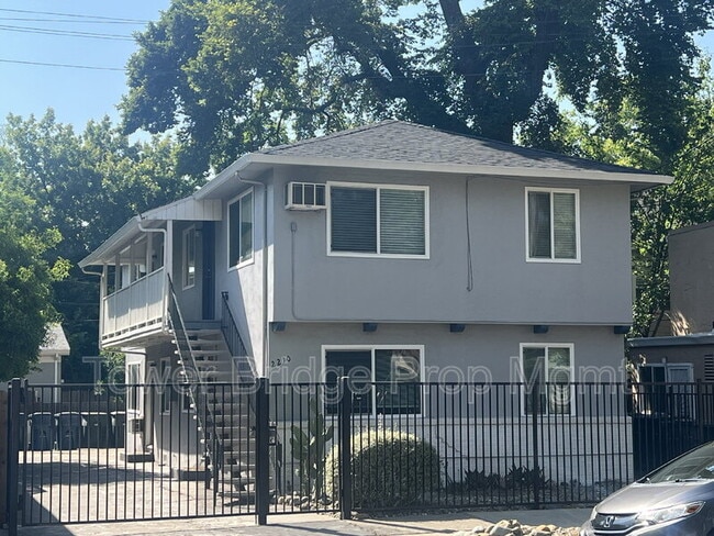 Building Photo - 2210 26th St