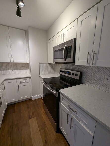 Building Photo - 16259 W 10th Ave