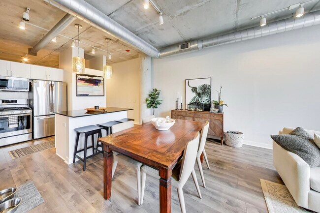 Building Photo - 720 N Larrabee St