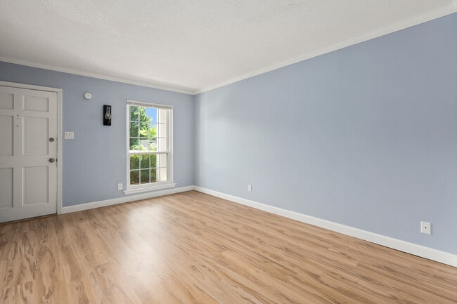 Building Photo - 1311 W Meadowview Rd