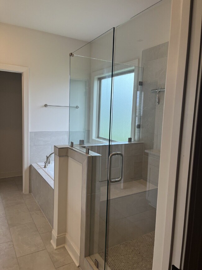 Building Photo - "Spacious 4-Bedroom Retreat with 3.5 Baths in Charming Mt. Juliet!"