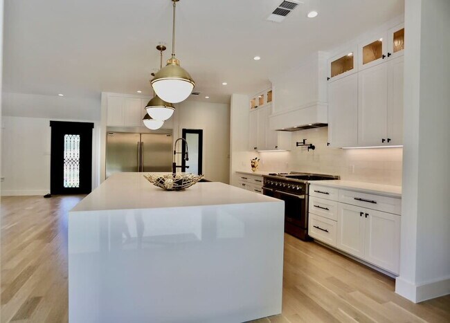 Building Photo - Executive Lease Near Preston Hollow  - Chef's Kitchen, Gated Drive & Spacious Patio