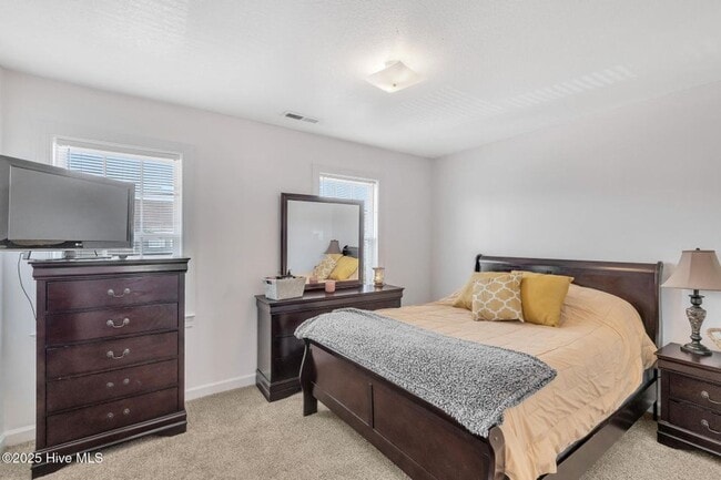 Building Photo - Very Well Maintained Townhome In Carolina ...