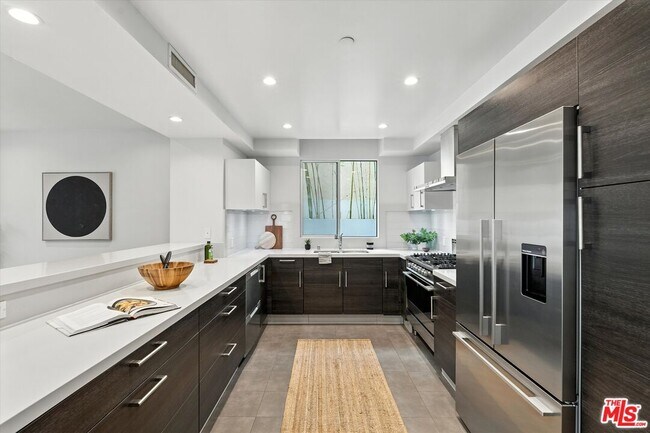Building Photo - 1326 Centinela Ave