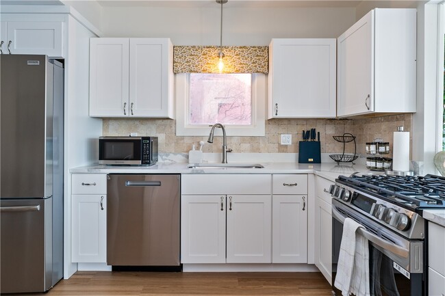 Building Photo - 1350 Bay Shore Blvd