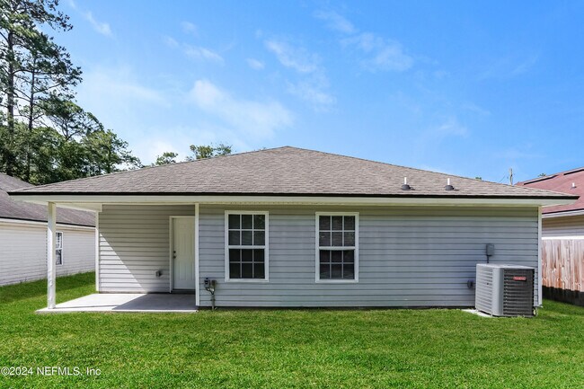 Building Photo - 8566 Maple St