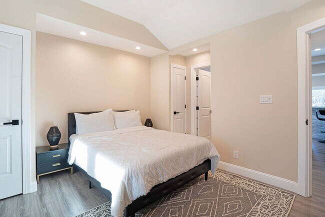 Building Photo - 187 Lakeside Trail