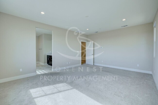 Building Photo - Stunning Modern Living in Twelve Bridges VIllage!