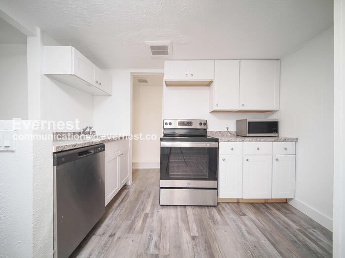 Building Photo - 43414 SE N Bend Way