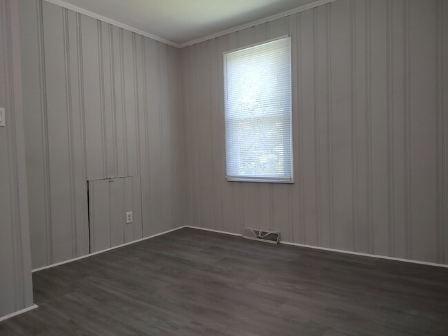 Building Photo - 138 S Gordon Dr