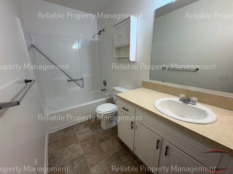 Building Photo - 1387 Elizabeth Cir