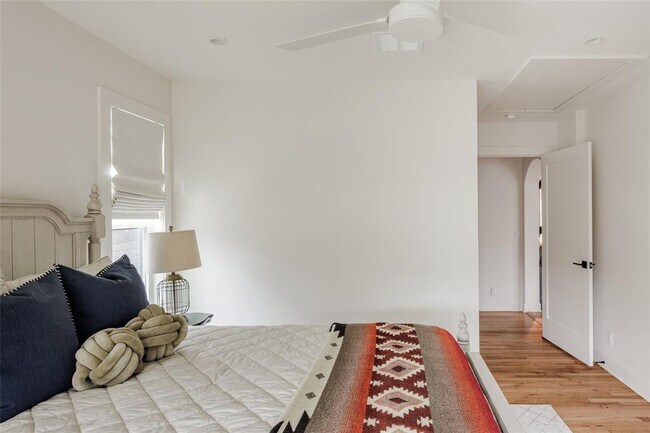 Building Photo - 2613 E 2nd St