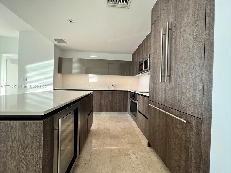 Building Photo - 68 SE 6th St