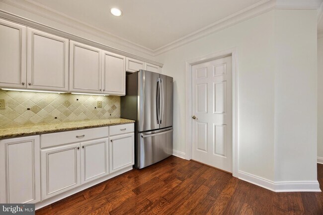 Building Photo - 563 Gramercy Ln