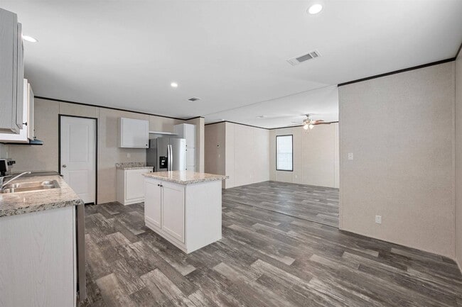 Building Photo - 309 W Buell Dr