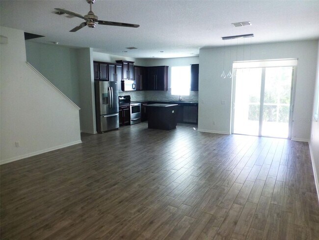 Building Photo - South Hampton Townhome